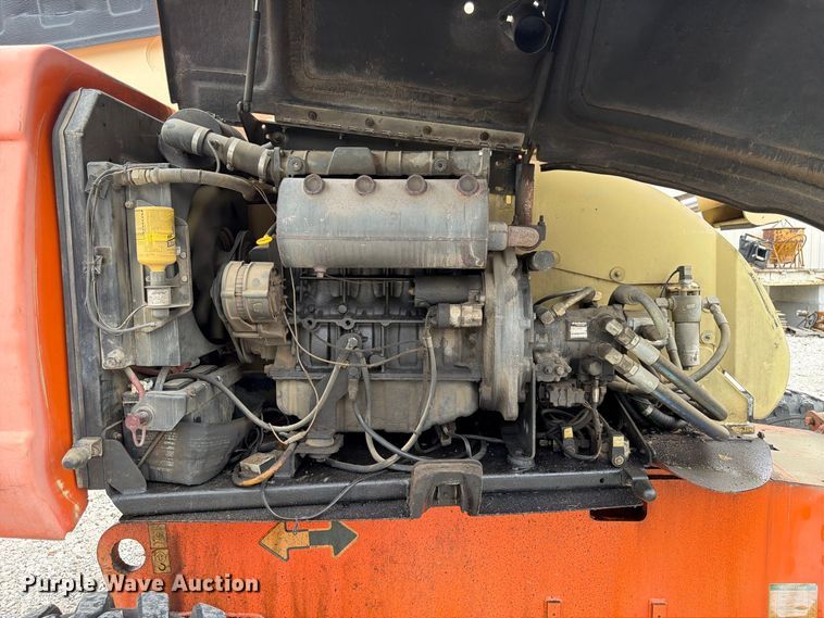 image for item FU0589 1999 JLG 660SJ boom lift