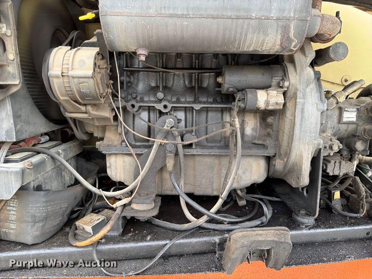 image for item FU0589 1999 JLG 660SJ boom lift