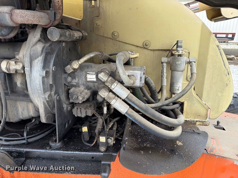 image for item FU0589 1999 JLG 660SJ boom lift