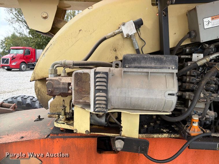 image for item FU0589 1999 JLG 660SJ boom lift