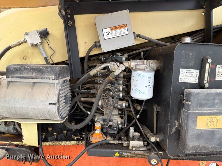 image for item FU0589 1999 JLG 660SJ boom lift