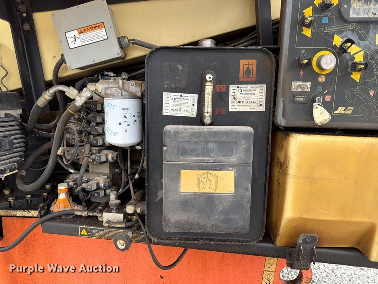 image for item FU0589 1999 JLG 660SJ boom lift