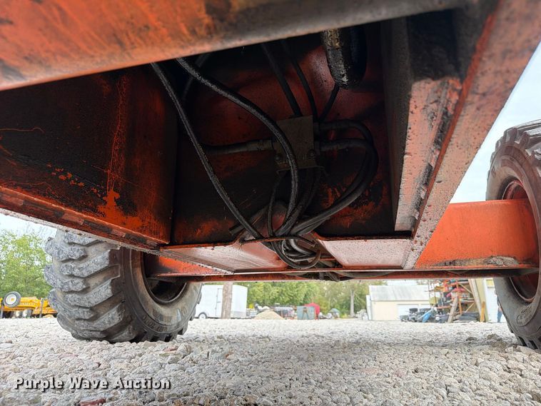 image for item FU0589 1999 JLG 660SJ boom lift