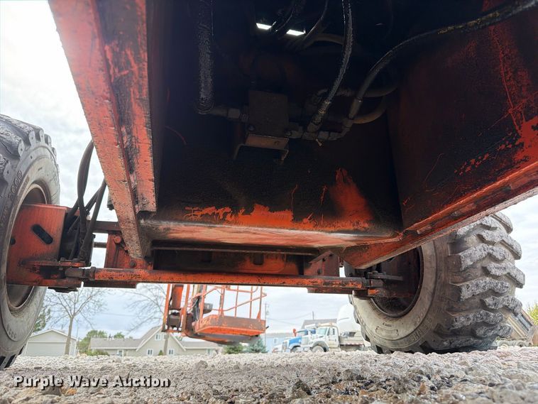 image for item FU0589 1999 JLG 660SJ boom lift