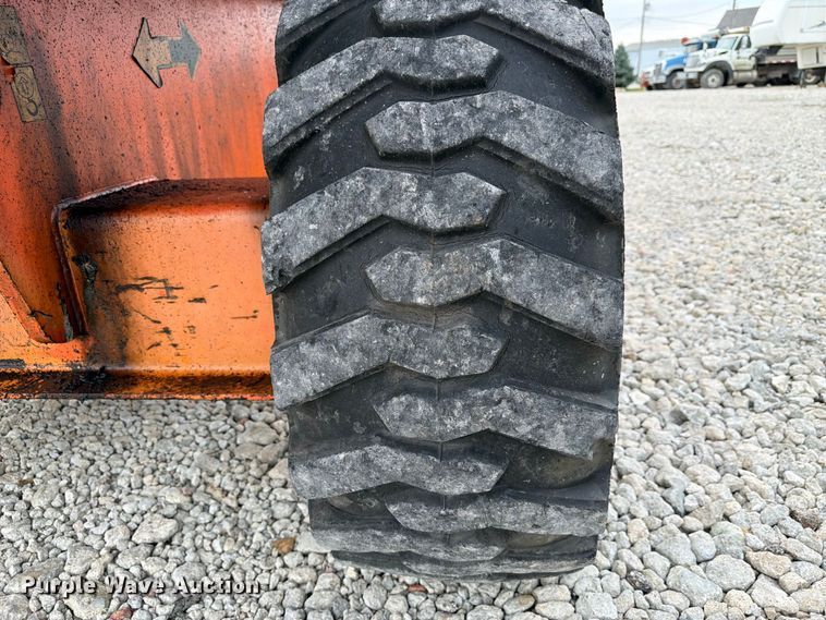 image for item FU0589 1999 JLG 660SJ boom lift