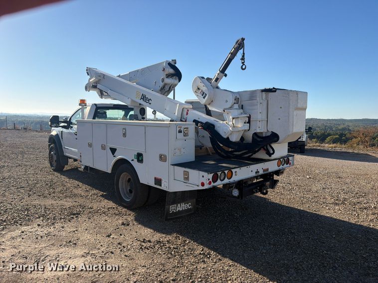 image for item FU1195 2018 Ford F550 Super Duty bucket truck