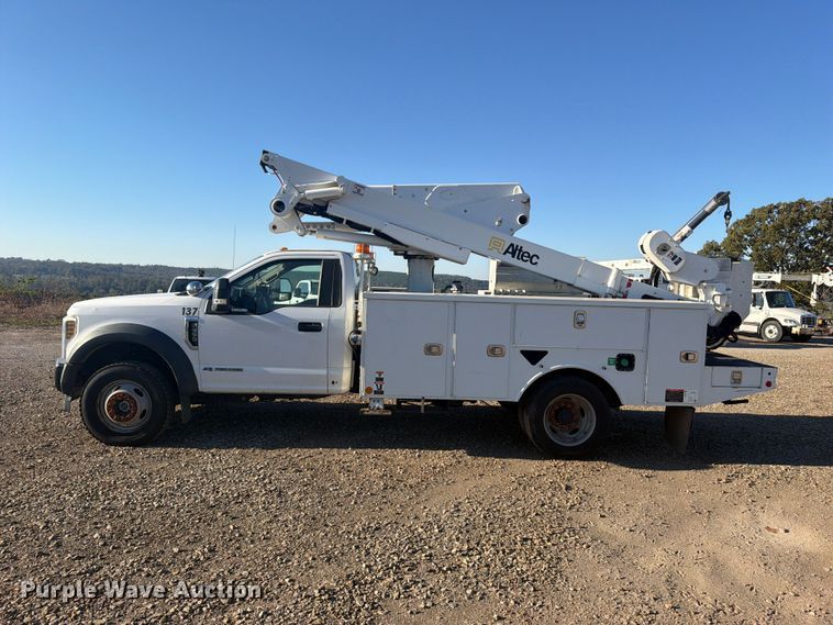 image for item FU1195 2018 Ford F550 Super Duty bucket truck