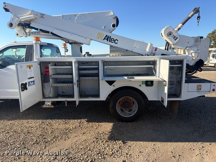 image for item FU1195 2018 Ford F550 Super Duty bucket truck