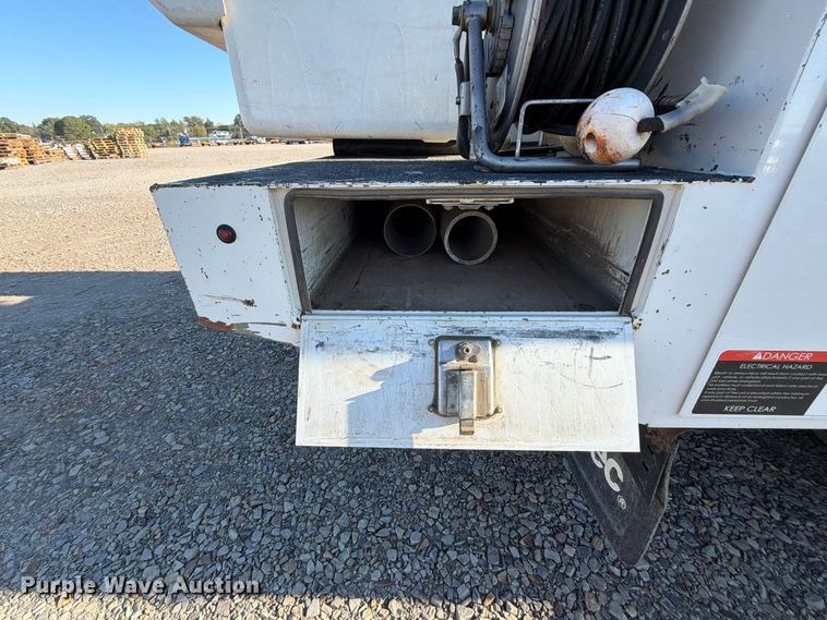 image for item FU1195 2018 Ford F550 Super Duty bucket truck