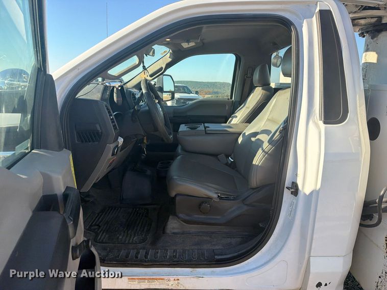 image for item FU1195 2018 Ford F550 Super Duty bucket truck