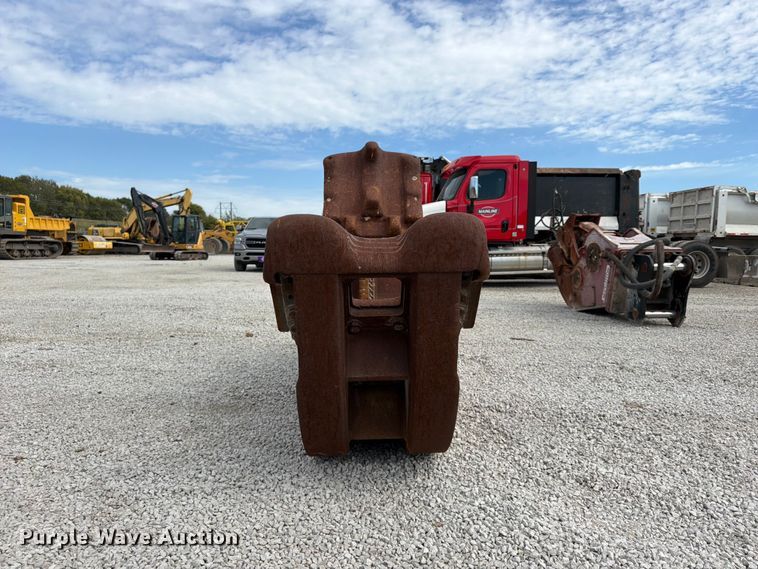 image for item FU4785 Genesis GCP410 excavator concrete pulverizer