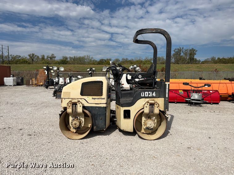 image for item FU4787 Ingersoll Rand DD34HF double drum vibratory roller