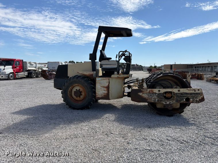 image for item FU4788 1999 Ingersoll Rand SD-70F PRO PAC single drum vibratory padfoot roller