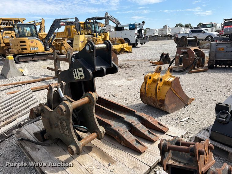 image for item FU4789 Werk-Brau CAT312 pavement removal bucket