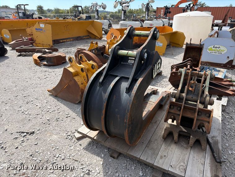 image for item FU4789 Werk-Brau CAT312 pavement removal bucket