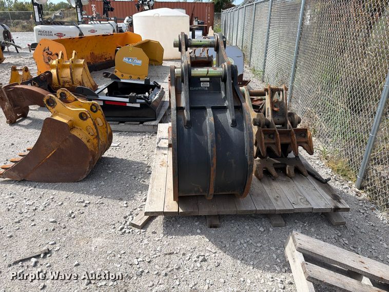 image for item FU4789 Werk-Brau CAT312 pavement removal bucket