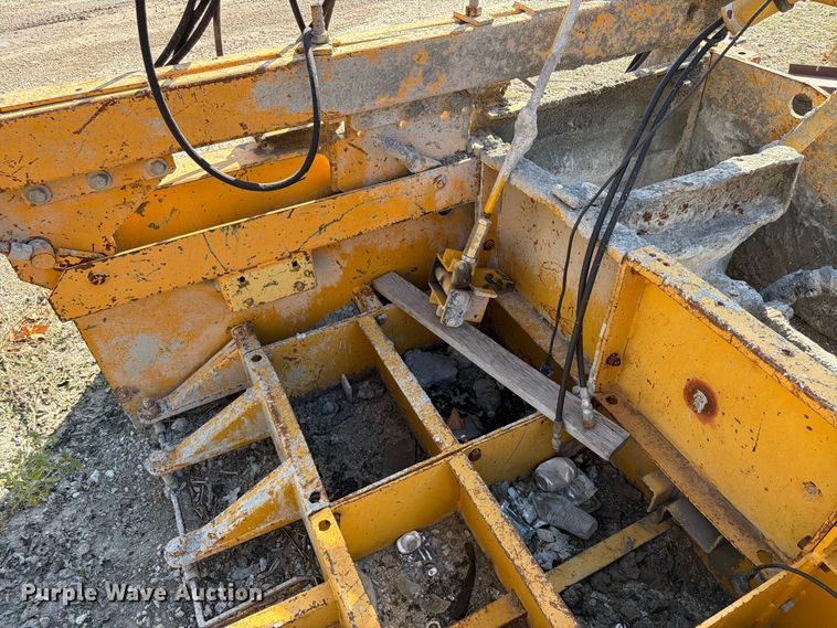 image for item FU4793 1988 Gomaco BP-6400 slip form paver