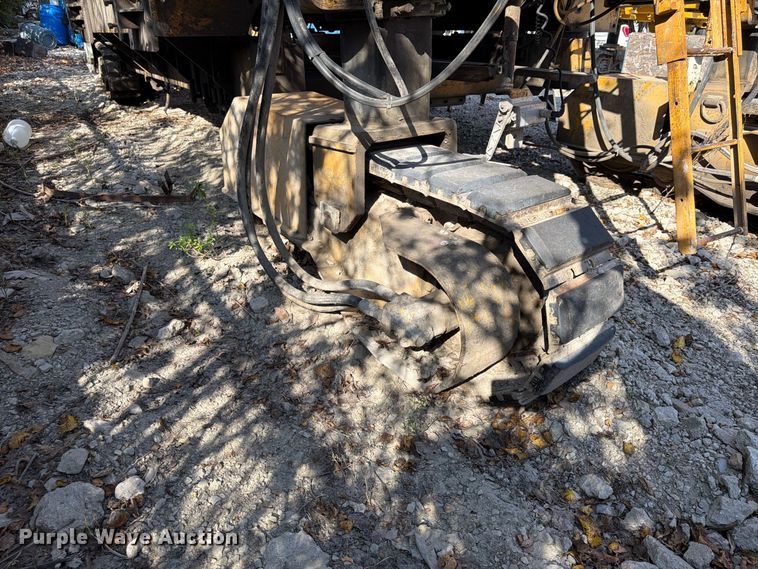 image for item FU4793 1988 Gomaco BP-6400 slip form paver