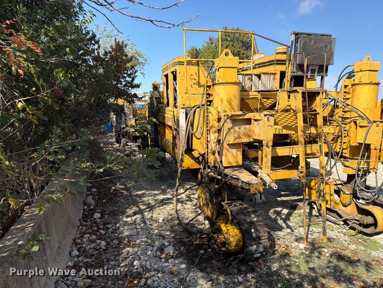 image for item FU4794 1989 Gomaco 6400 slip form paver