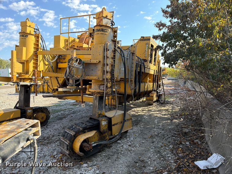 image for item FU4794 1989 Gomaco 6400 slip form paver