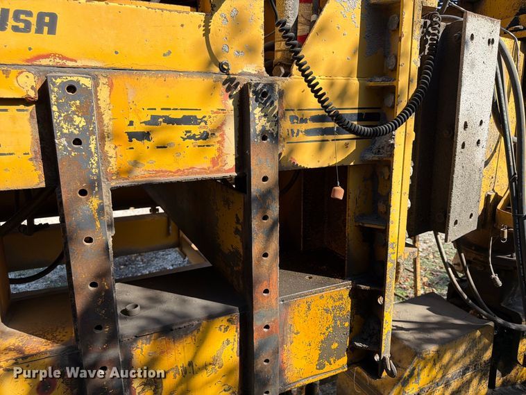 image for item FU4794 1989 Gomaco 6400 slip form paver
