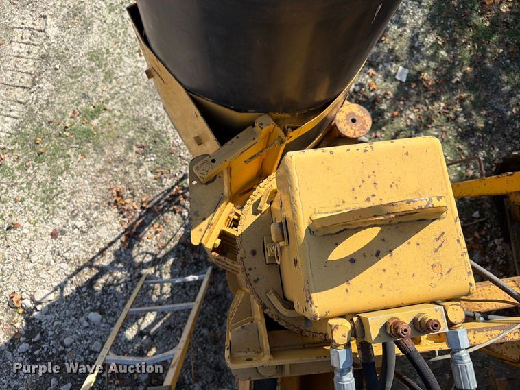 image for item FU4794 1989 Gomaco 6400 slip form paver