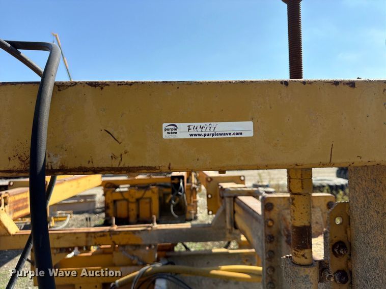 image for item FU4794 1989 Gomaco 6400 slip form paver