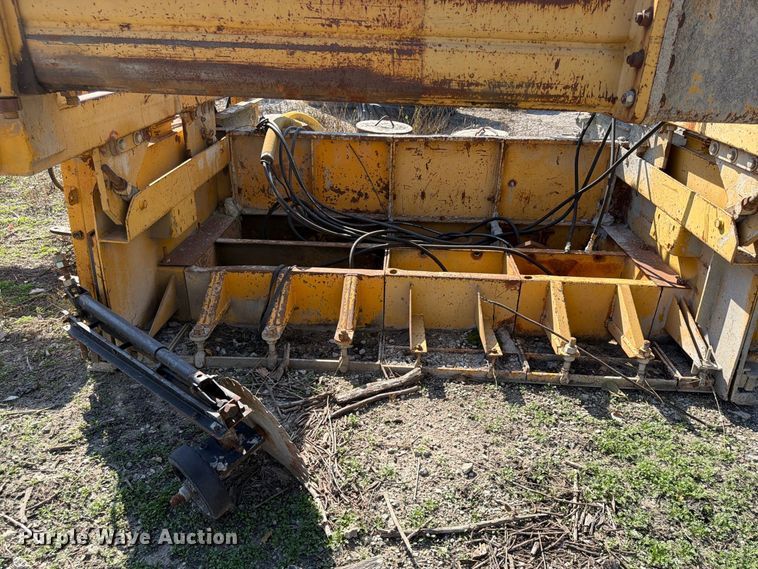 image for item FU4794 1989 Gomaco 6400 slip form paver