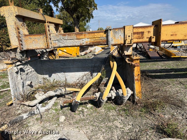 image for item FU4794 1989 Gomaco 6400 slip form paver
