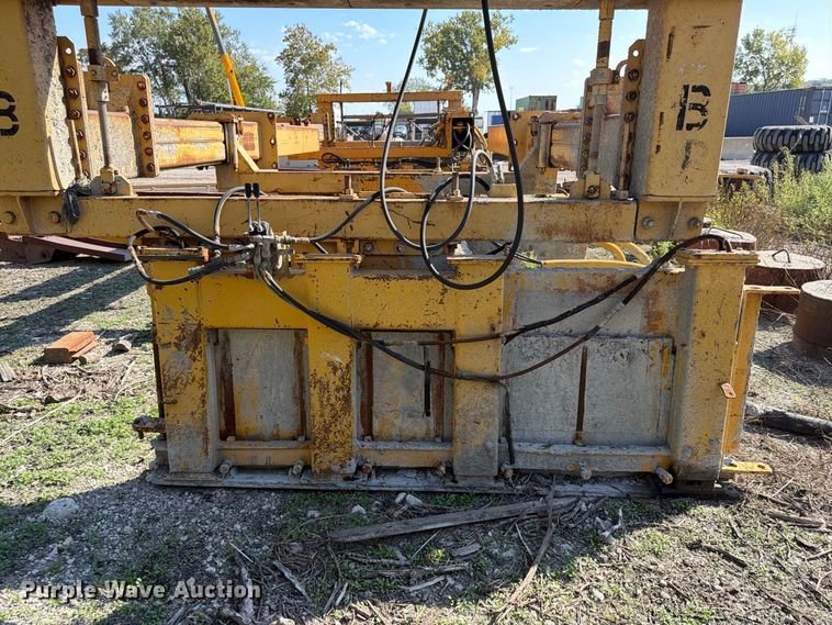 image for item FU4794 1989 Gomaco 6400 slip form paver