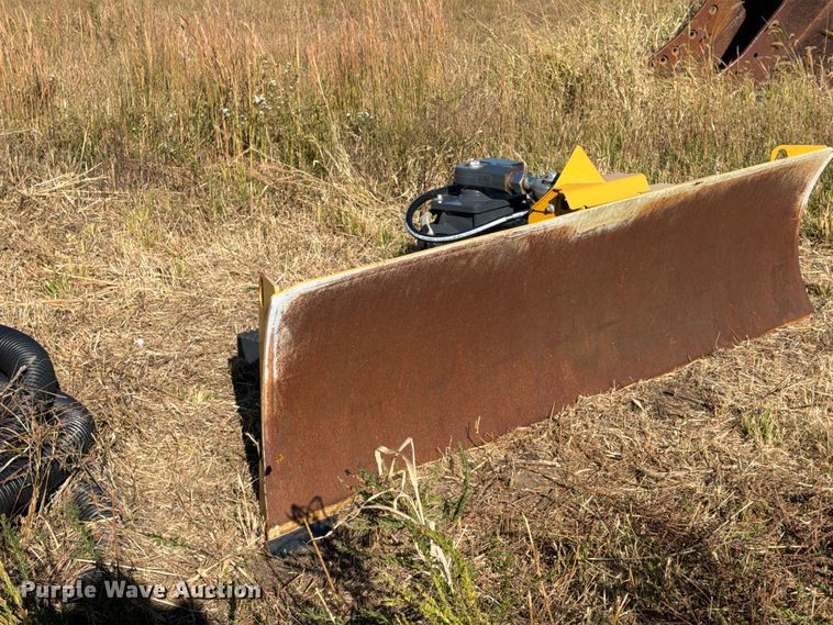 image for item FU4824 John Deere SG96 skid steer blade