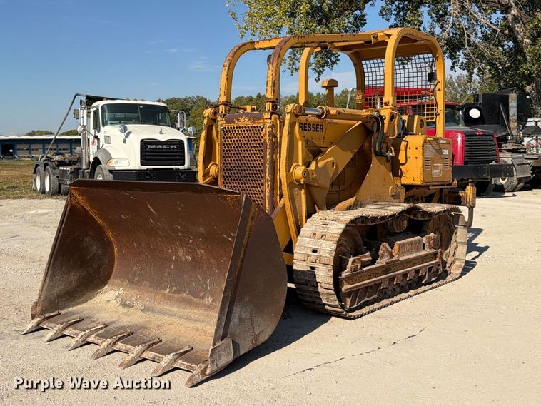 image for item FU4833 1987 Dresser 125E track loader