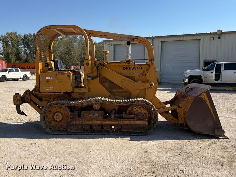 image for item FU4833 1987 Dresser 125E track loader