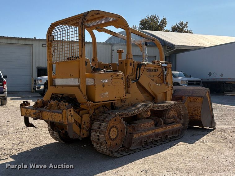 image for item FU4833 1987 Dresser 125E track loader