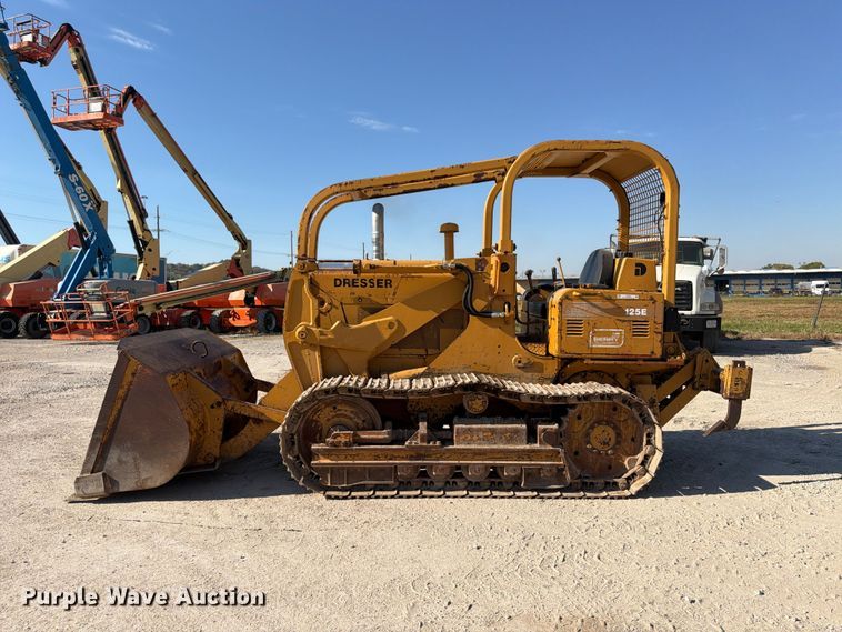 image for item FU4833 1987 Dresser 125E track loader