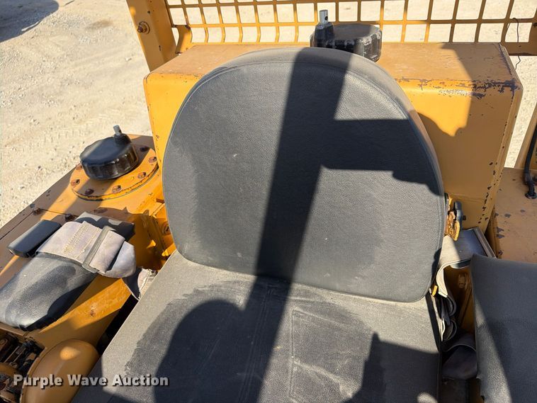 image for item FU4833 1987 Dresser 125E track loader