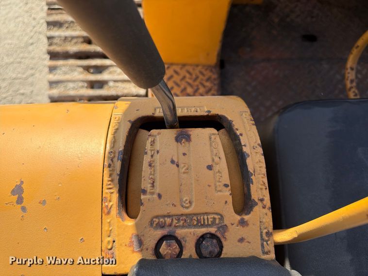 image for item FU4833 1987 Dresser 125E track loader