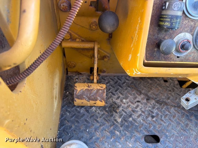 image for item FU4833 1987 Dresser 125E track loader