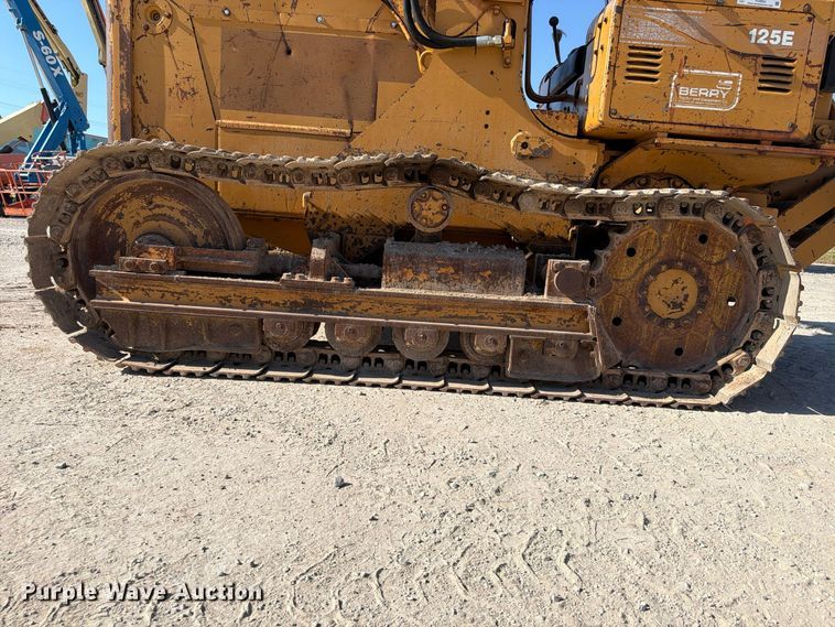 image for item FU4833 1987 Dresser 125E track loader