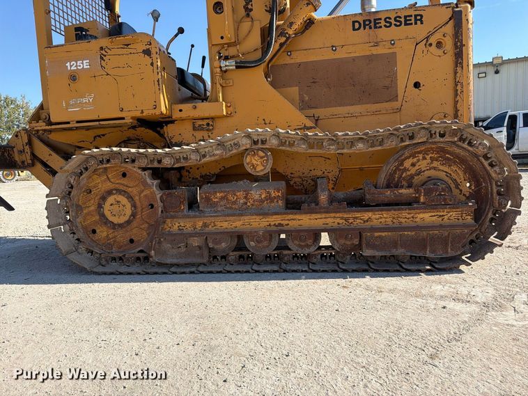 image for item FU4833 1987 Dresser 125E track loader