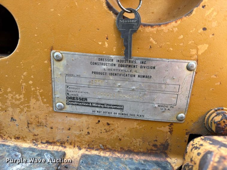 image for item FU4833 1987 Dresser 125E track loader