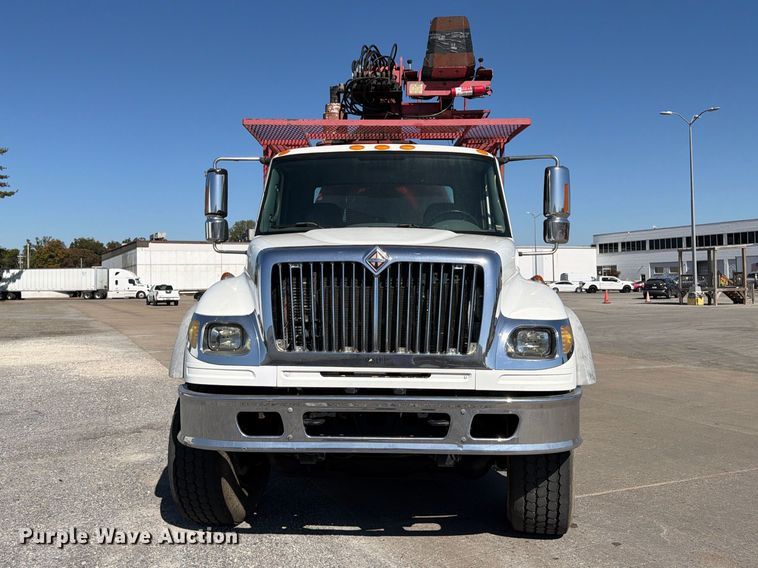 image for item FU6001 2006 International 7600 crane truck