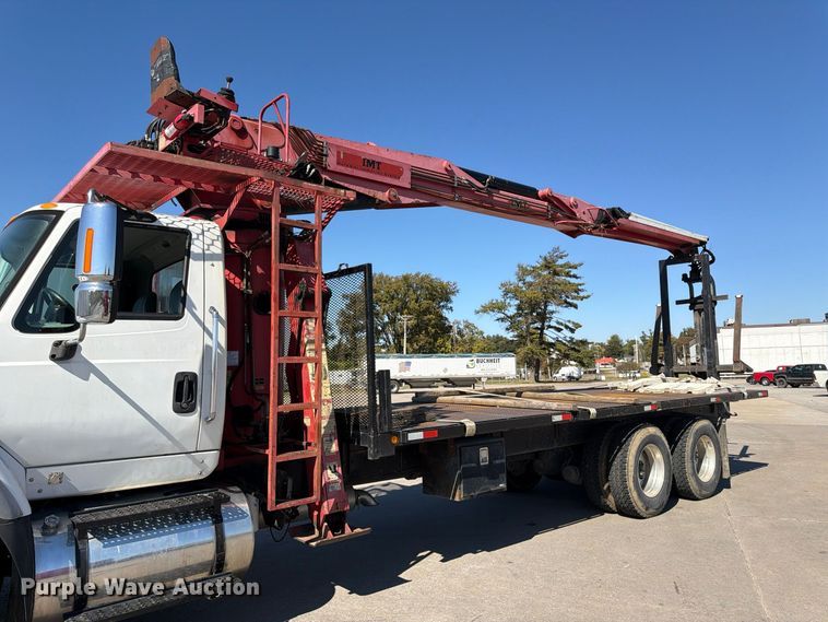 image for item FU6001 2006 International 7600 crane truck