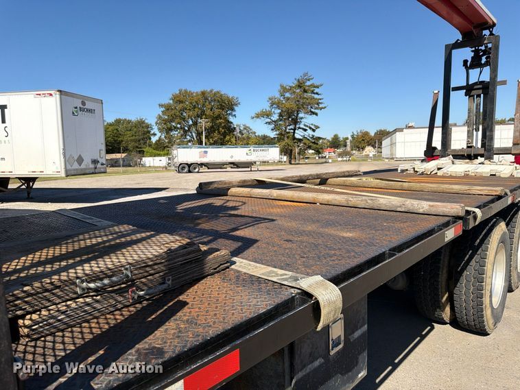 image for item FU6001 2006 International 7600 crane truck