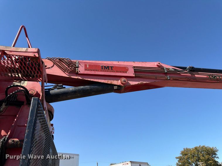 image for item FU6001 2006 International 7600 crane truck