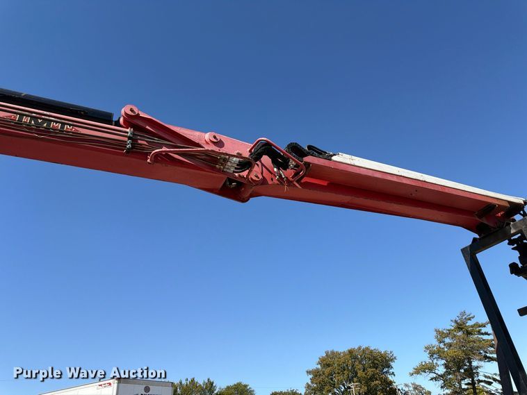 image for item FU6001 2006 International 7600 crane truck