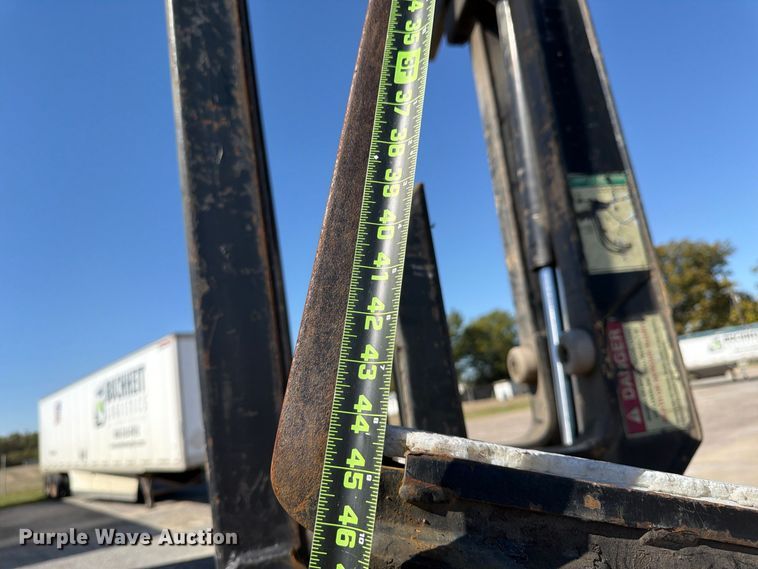 image for item FU6001 2006 International 7600 crane truck