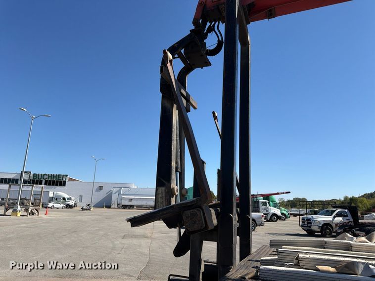 image for item FU6001 2006 International 7600 crane truck