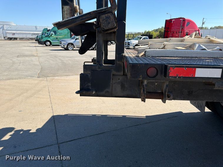 image for item FU6001 2006 International 7600 crane truck