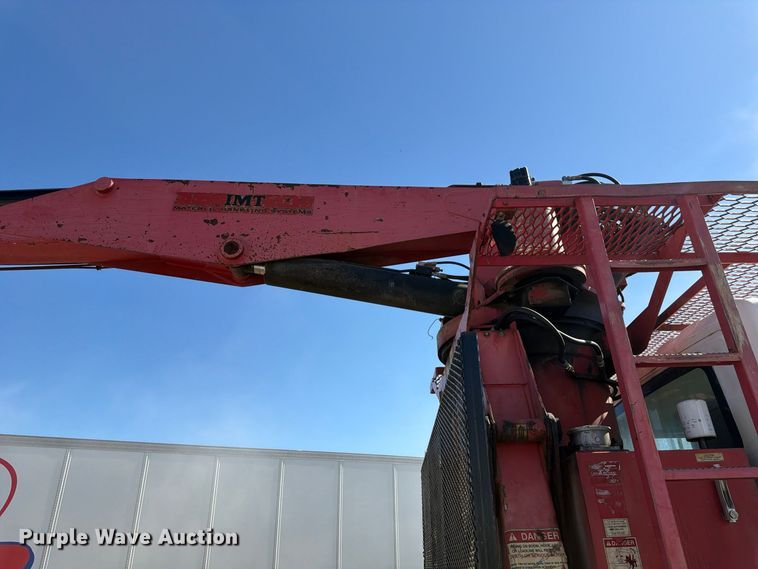 image for item FU6001 2006 International 7600 crane truck